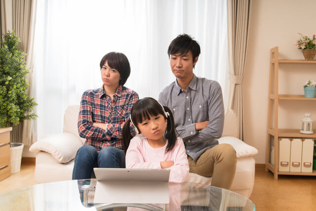 子育て世代の貯金額は平均いくら?年代別の月の貯金額も解説!