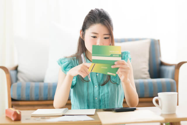 実家暮らしの平均生活費はいくら?実家に入れるお金の平均額も解説