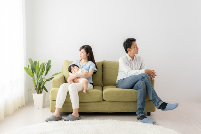 夫が単身赴任中の母子の生活費はどれくらい?家計がきついときの対処法も解説